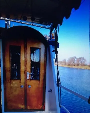 Couette-café Schiff Ahoy, Hotelschiff, Hausboot, Boot, Passagierschiff